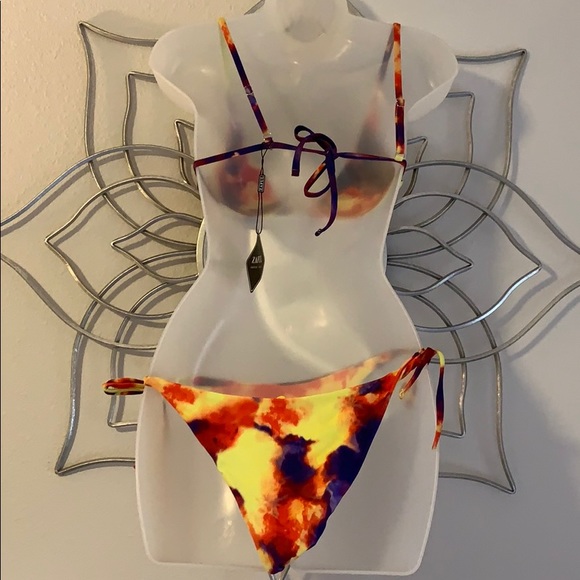 Bikini - Picture 2 of 6